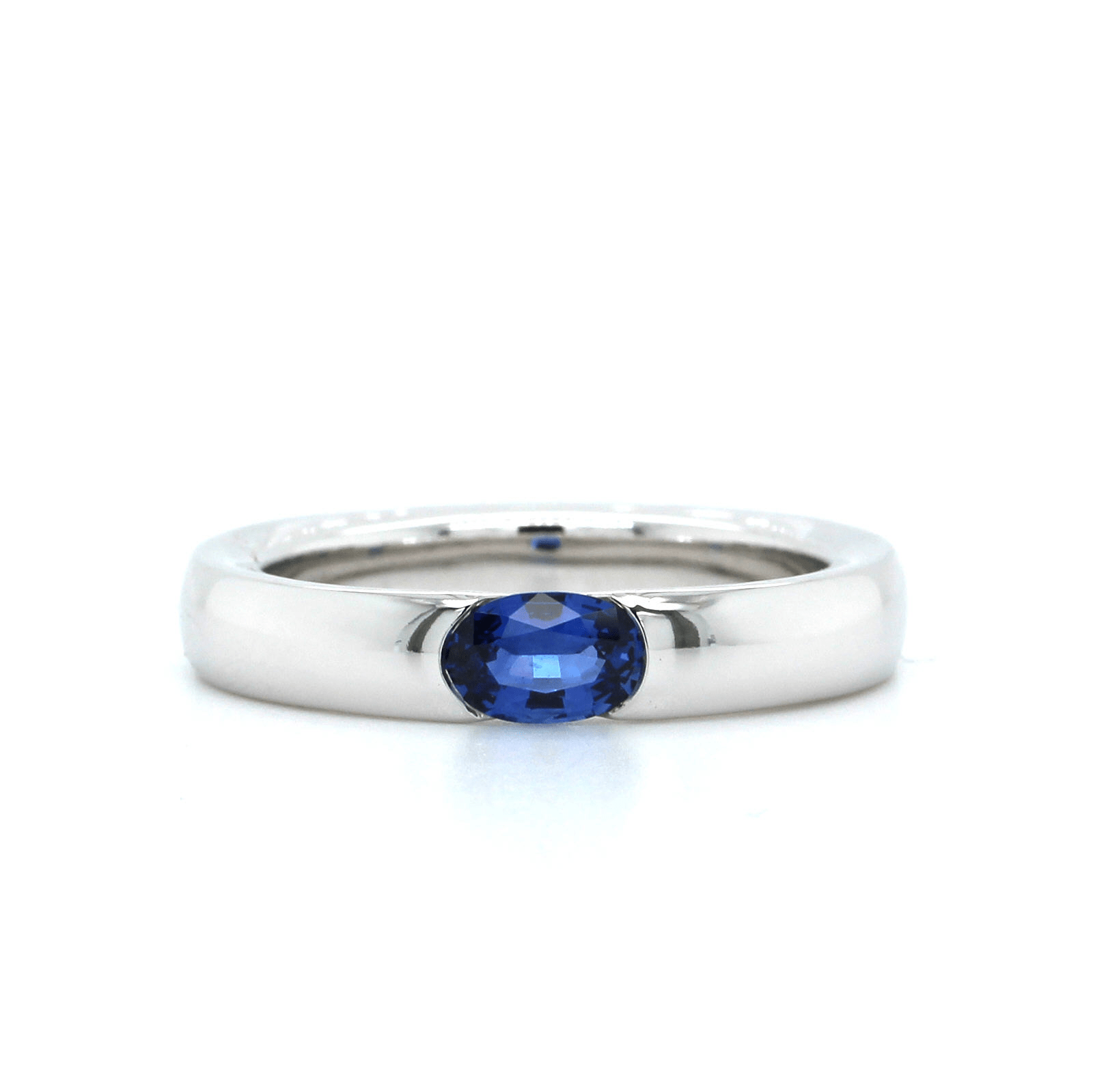 18K White Gold Oval Sapphire Bezel Set Ring